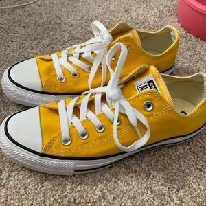 Gold Converse Sneaker 8W